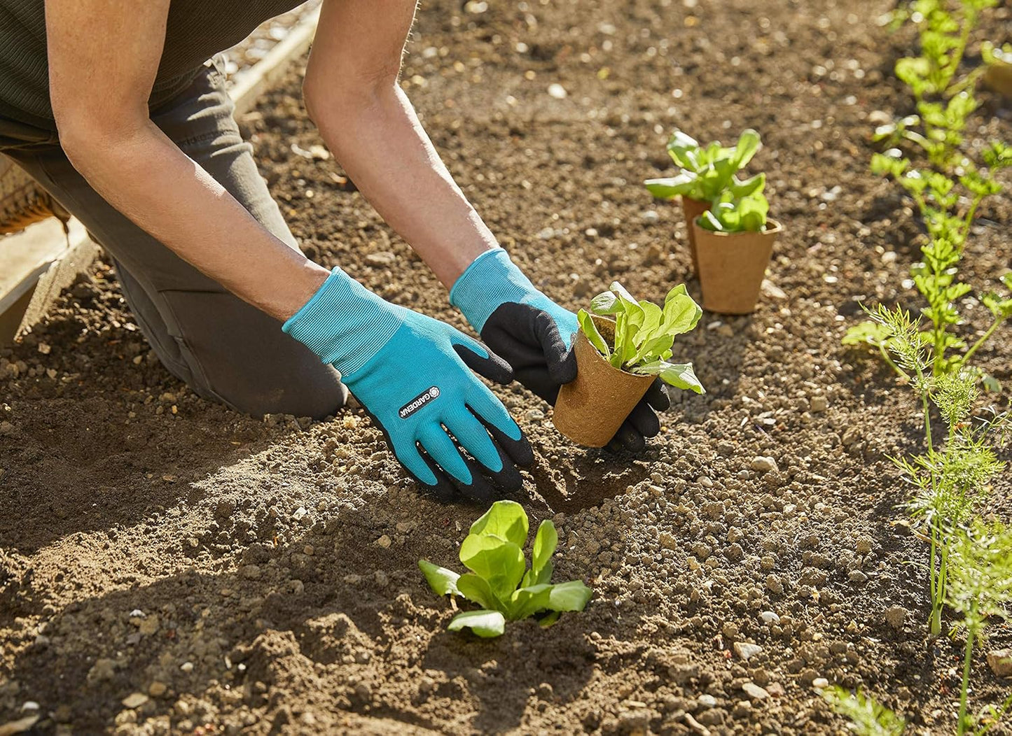 Gardena Pflanz- und Bodenhandschuh 9/L: Handschuhe für Garten- und Bodenarbeiten, Feuchtigkeitsschutz dank Nitril-Oberfläche, mobile touch für Smartphonenutzung (11512-20)